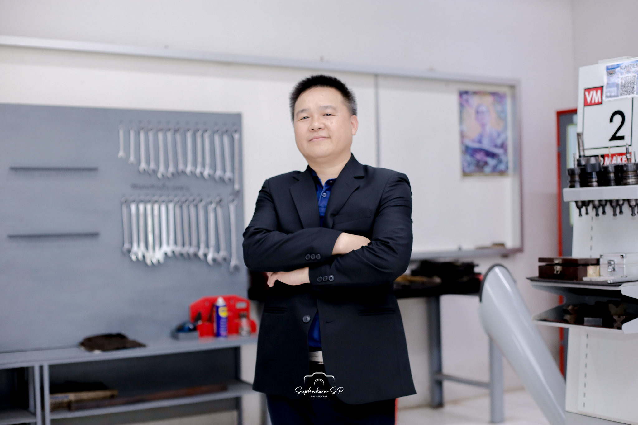อาจารย์ ดร.ธีรวุฒิ เขื่อนแก้ว